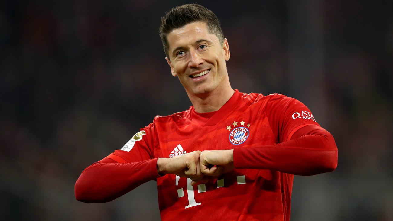 Robert Lewandowski mencetak gol ke-44 musim ini, Bayer Leverkusen 2-4 Bayern Munich